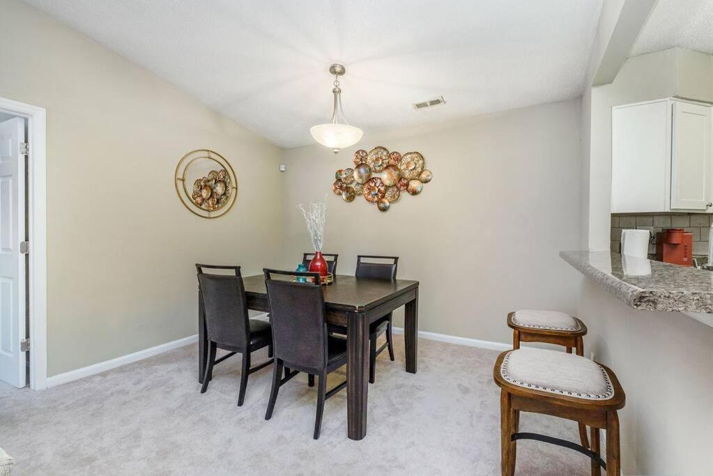 Charming Apartment With Wi-Fi Charlotte Exterior photo